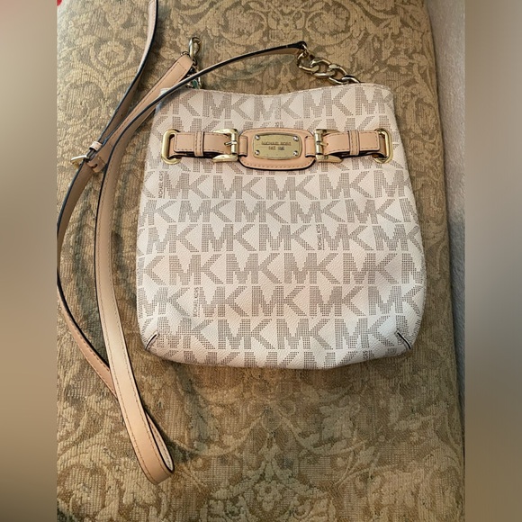 Michael Kors Vanilla Large Hamilton Crossbody Bag - Picture 1 of 14